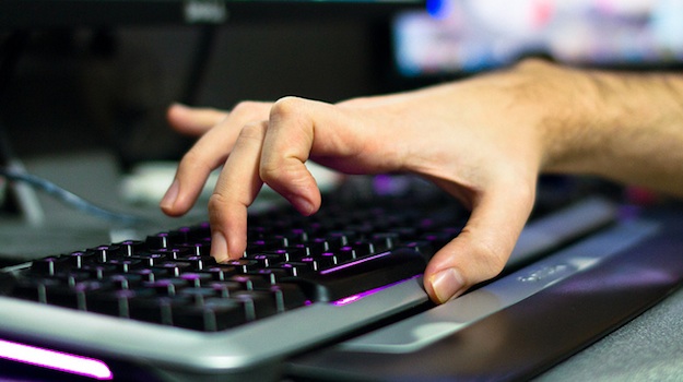 How to Prevent Repetitive Strain Injuries at Your Computer