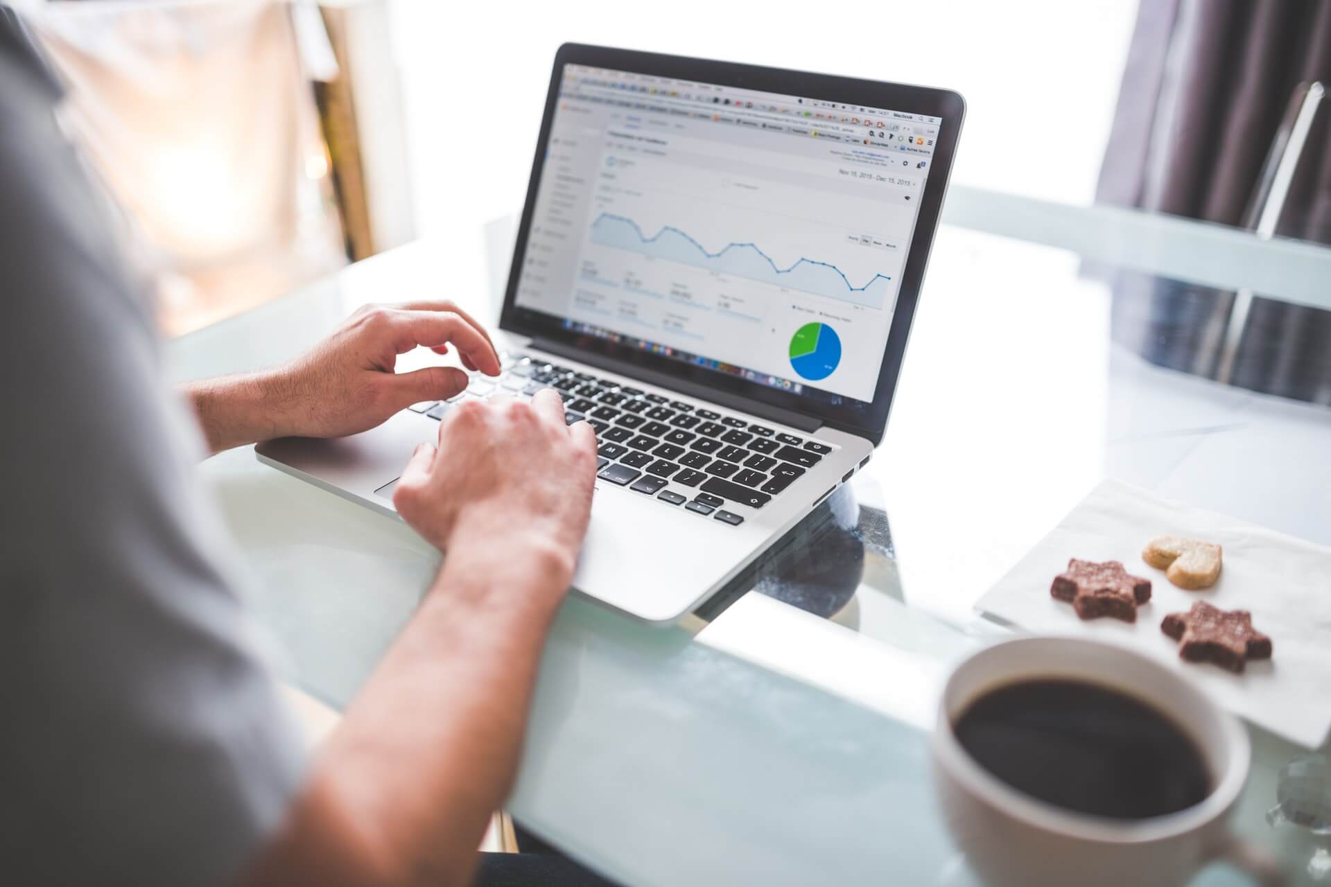 A person viewing a Google Analytics chart.